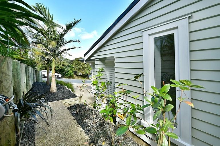 Photo of property in 2 Carento Way, Stanmore Bay, Whangaparaoa, 0932