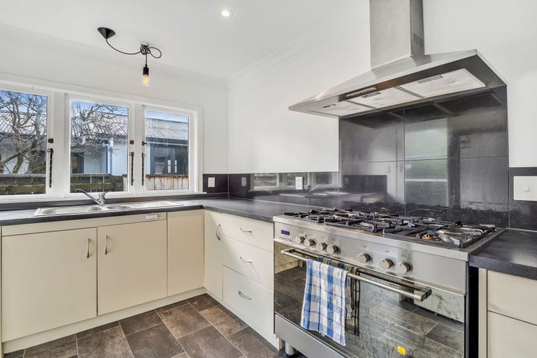 Photo of property in 10 Antrim Place, Hokowhitu, Palmerston North, 4410