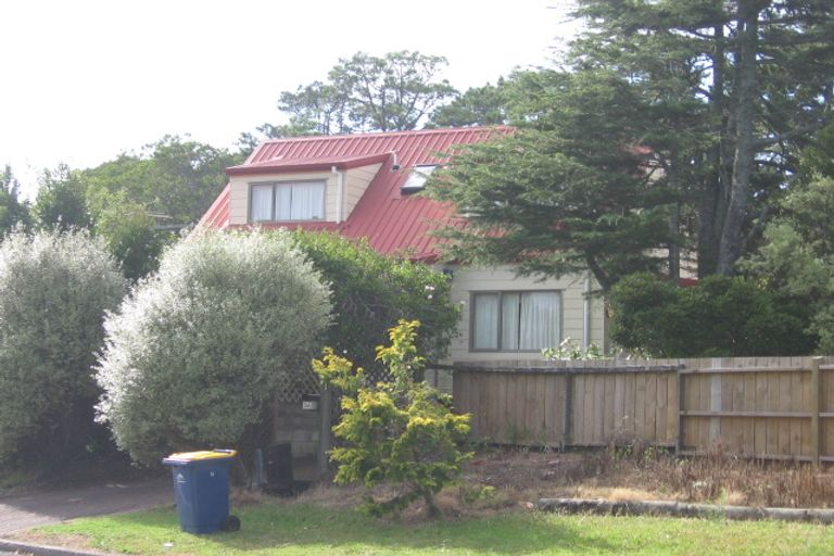 Photo of property in 2/1a Radiata Lane, Chatswood, Auckland, 0626