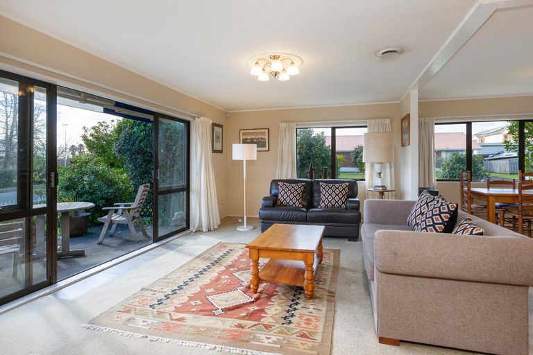 Photo of property in 1/32 Queen Street, Papakura, 2110