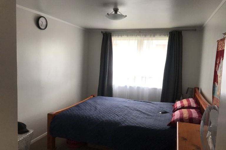 Photo of property in 11a Bamboo Grove, Kelston, Auckland, 0602