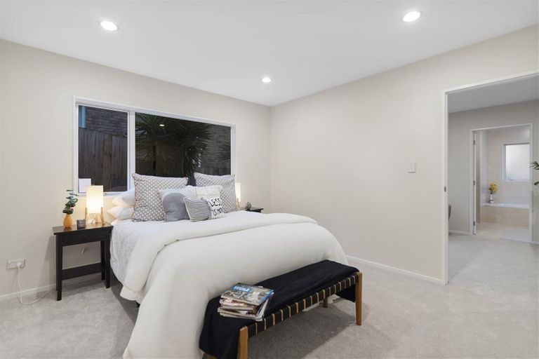 Photo of property in 20 Mulroy Place, Pinehill, Auckland, 0632