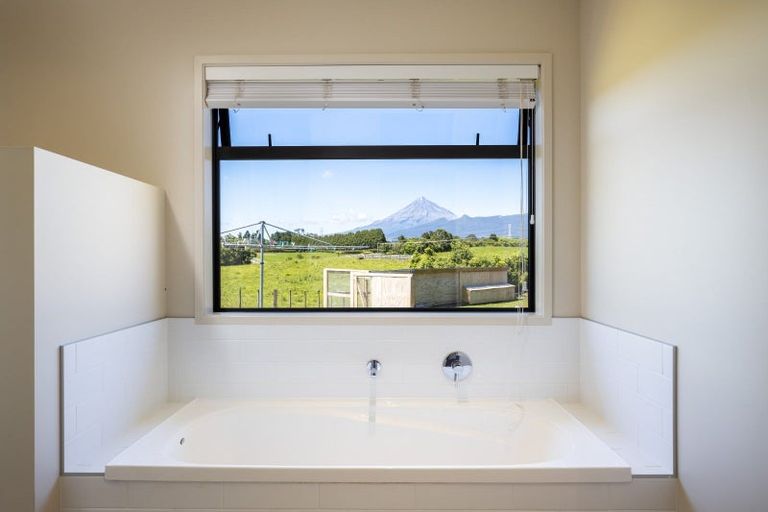 Photo of property in 917 Carrington Road, Hurworth, New Plymouth, 4371