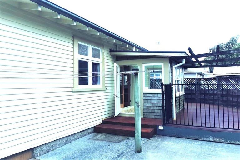 Photo of property in 85 Cambridge Terrace, Waterloo, Lower Hutt, 5011