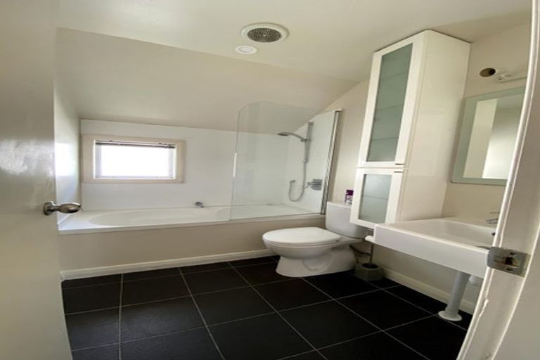 Photo of property in 39 Te Wharepouri Street, Berhampore, Wellington, 6023