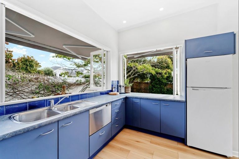 Photo of property in 3/7 Seaview Road, Northcote, Auckland, 0627