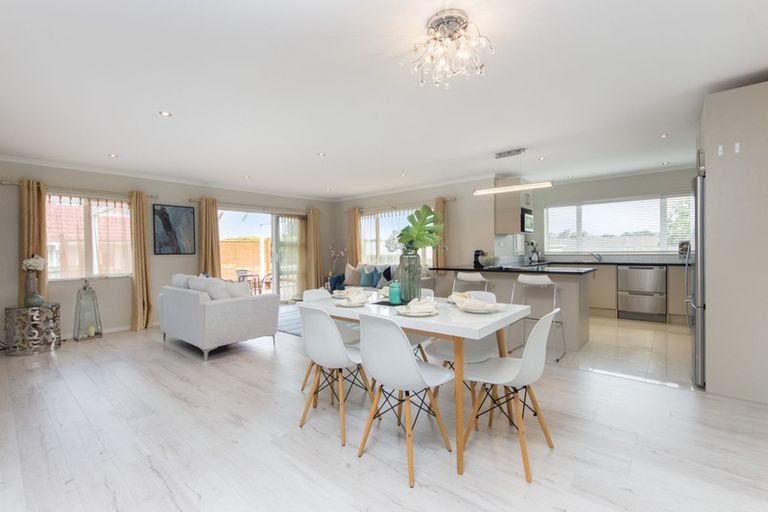 Photo of property in 14a Bishop Street, Green Bay, Auckland, 0604