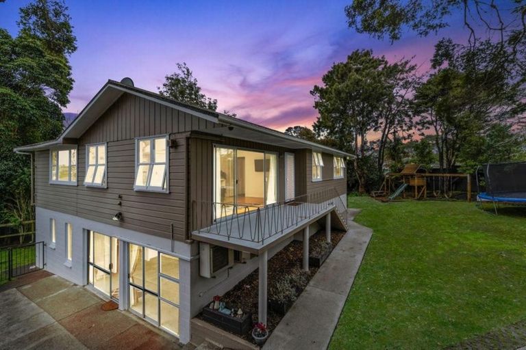 Photo of property in 77 Seymour Road, Sunnyvale, Auckland, 0612
