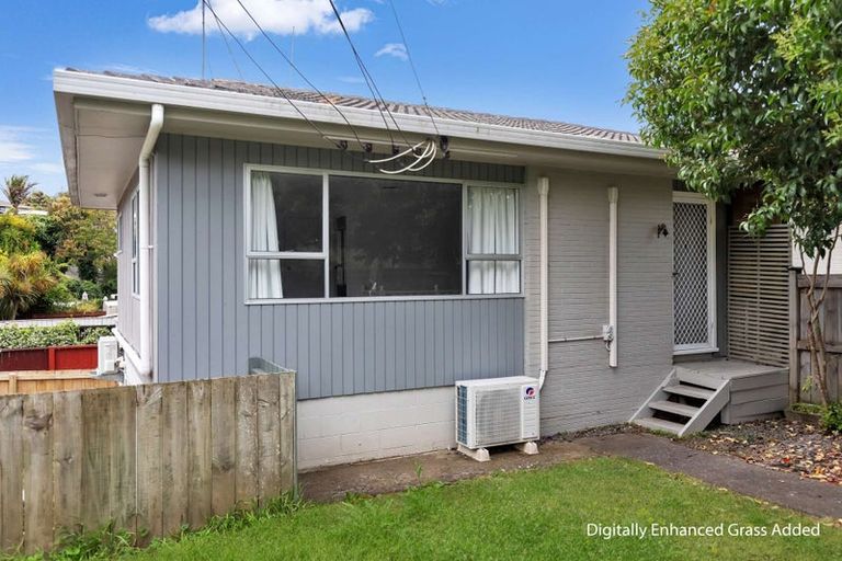 Photo of property in 2/42 Sheridan Drive, New Lynn, Auckland, 0600