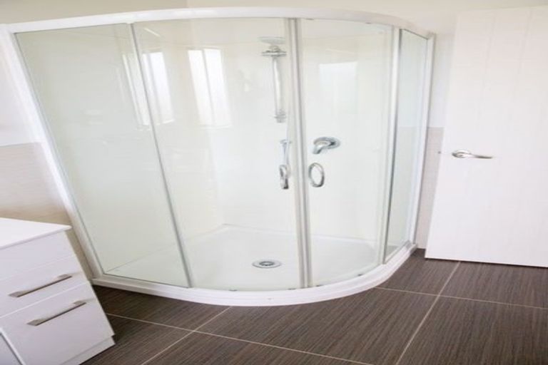 Photo of property in 12 Erceg Way, Rosehill, Papakura, 2113