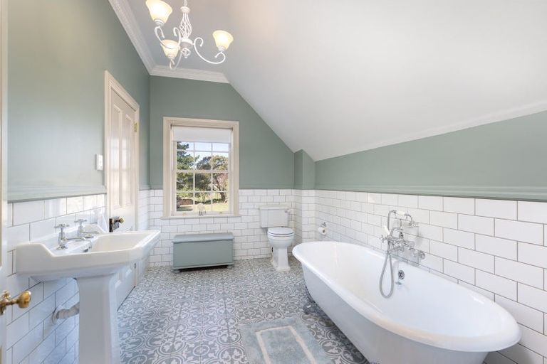 Photo of property in The Gables, 398 Waimea Road West, Brightwater, 7091