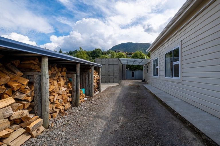 Photo of property in 47 Kent Street, Picton, 7220