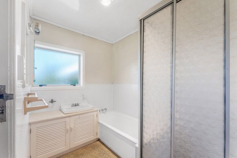 Photo of property in 86 Mellons Bay Road, Mellons Bay, Auckland, 2014