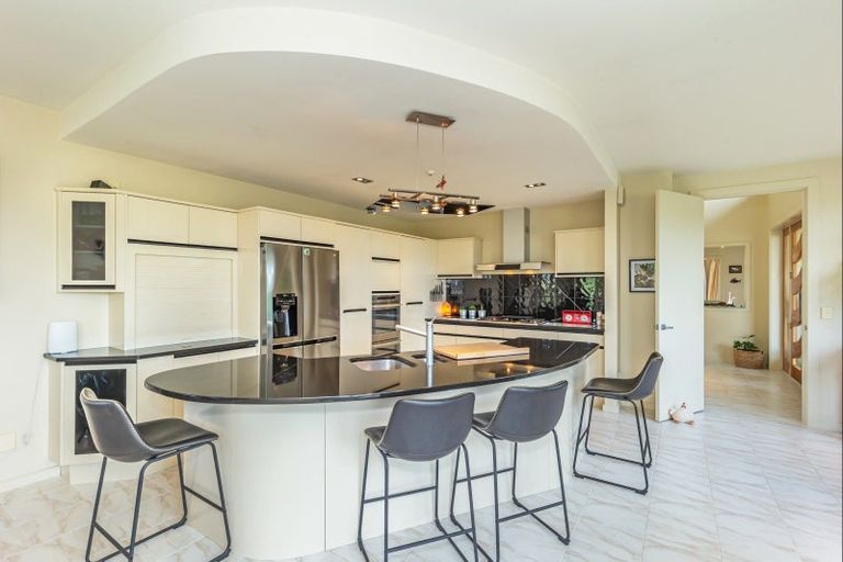 Photo of property in 15 Tarahunga Road, Levin, 5571