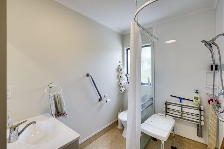 Photo of property in 21 Stafford Street, Clive, 4102