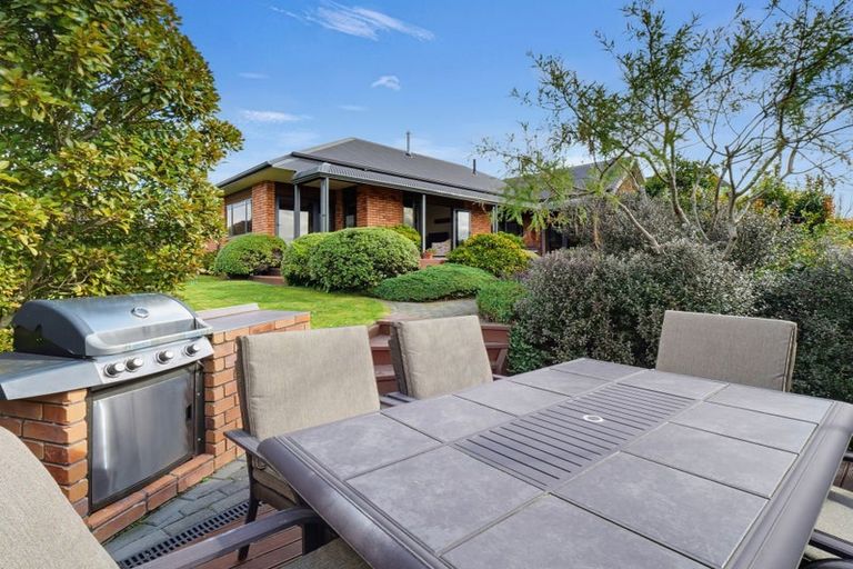 Photo of property in 71 Ruapehu Drive, Fitzherbert, Palmerston North, 4410
