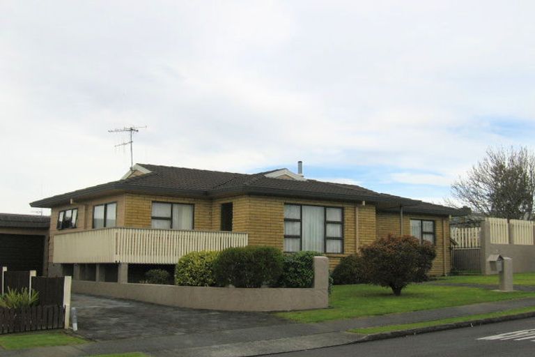 Photo of property in 2 Sandalwood Drive, Dinsdale, Hamilton, 3204