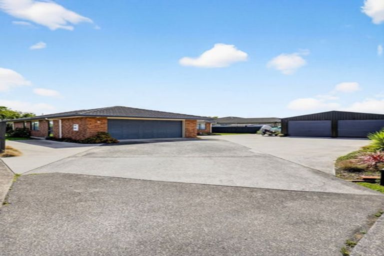 Photo of property in 23 Raabia Close, Parakai, 0830