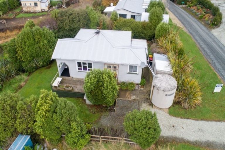Photo of property in 17 Carrickfergus Street, Waikawa, Tokanui, 9884