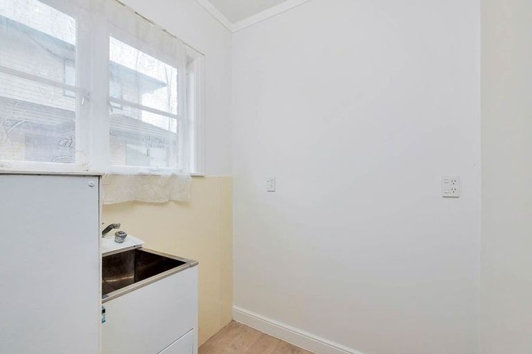 Photo of property in 7 Griffen Park Road, Mount Roskill, Auckland, 1041