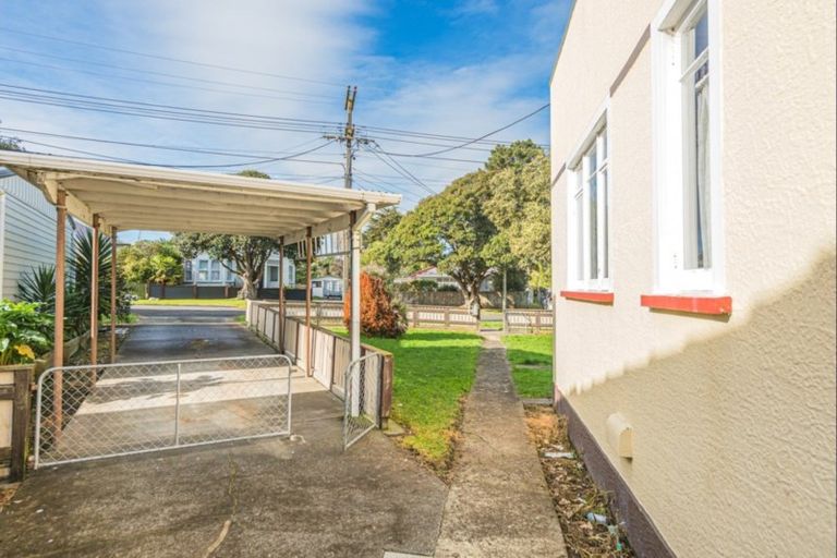 Photo of property in 19 Hutchison Crescent, Durie Hill, Whanganui, 4500