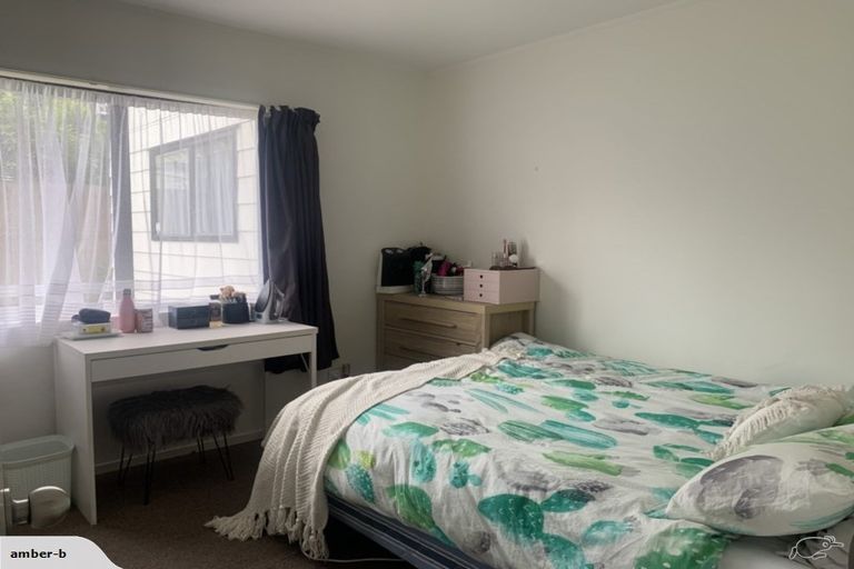 Photo of property in 18 Loughanure Place, Massey, Auckland, 0614