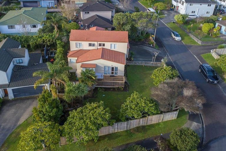 Photo of property in 1/2 Stoneleigh Court, Sunnynook, Auckland, 0632