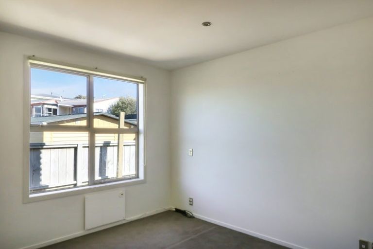 Photo of property in 48a Bassett Road, Johnsonville, Wellington, 6037