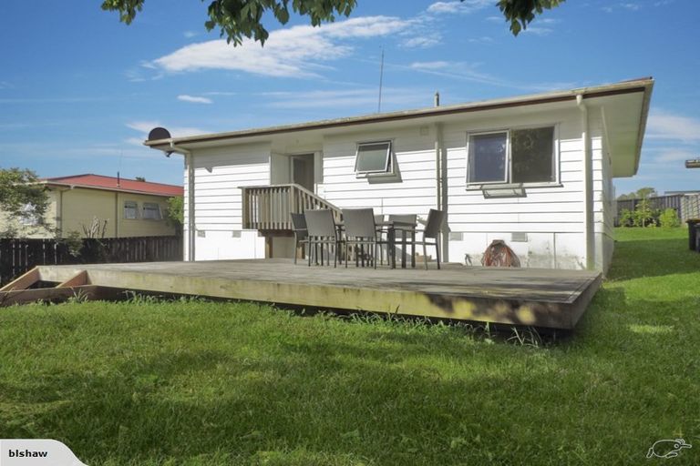 Photo of property in 6 Solea Road, Sunnyvale, Auckland, 0612