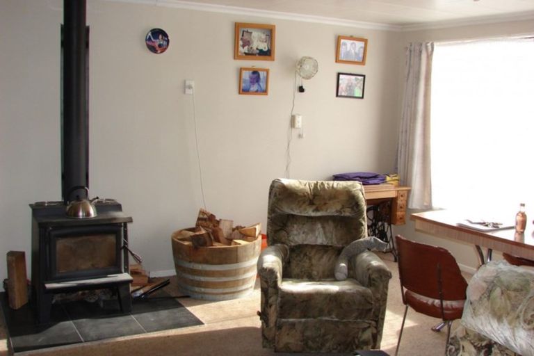 Photo of property in 36 Clifden Highway, Tuatapere, 9620