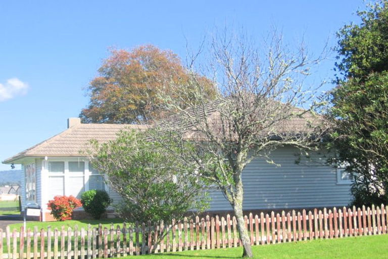 Photo of property in 24 Smythe Road, Henderson, Auckland, 0612