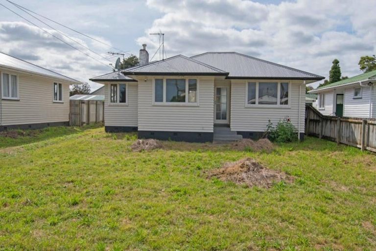 Photo of property in 27 Hill Crescent, Papakura, 2110