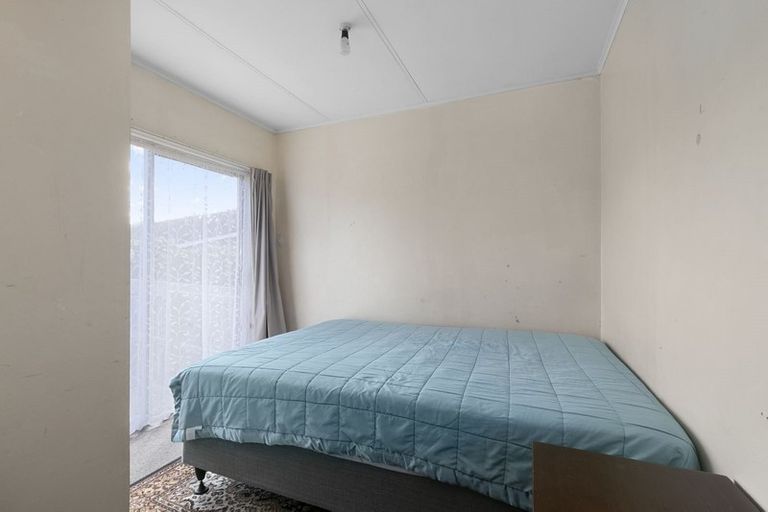 Photo of property in 15a Pencarrow Crescent, Wainuiomata, Lower Hutt, 5014