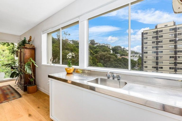Photo of property in Grosvenor Flats, 19 Cottleville Terrace, Thorndon, Wellington, 6011