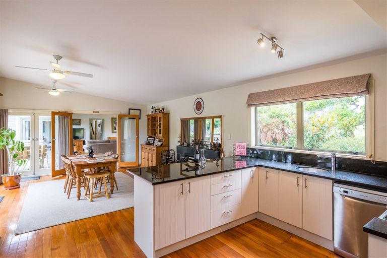 Photo of property in 92 Matai Road, Raumati South, Paraparaumu, 5032