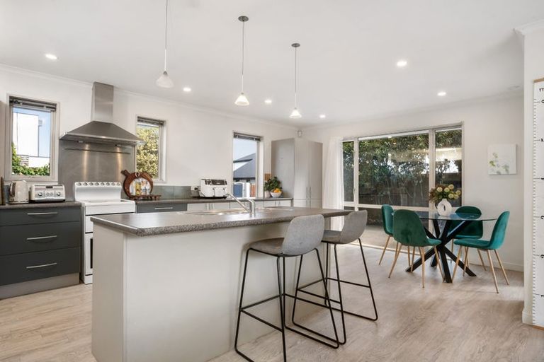 Photo of property in 21 Linkwater Way, Parklands, Christchurch, 8083