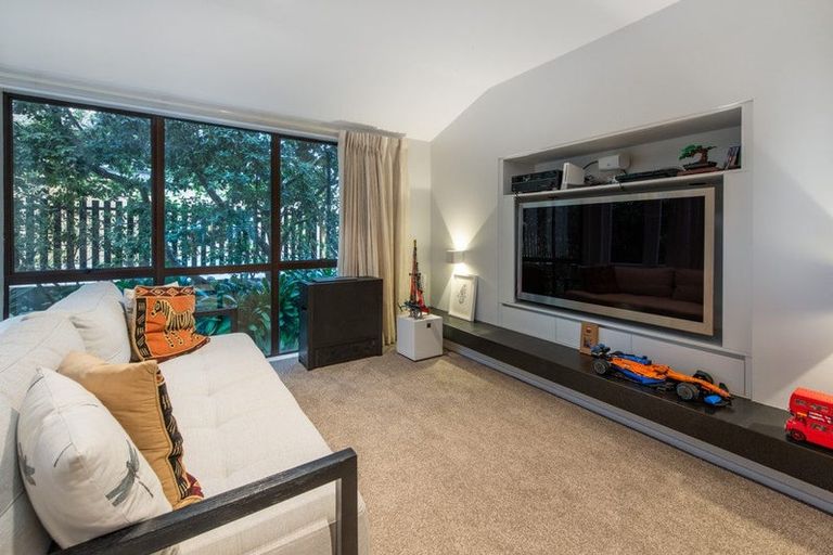 Photo of property in 33a Craig Road, Milford, Auckland, 0620