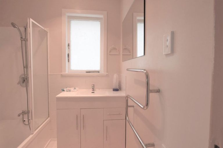 Photo of property in 125 Mcleod Road, Te Atatu South, Auckland, 0610