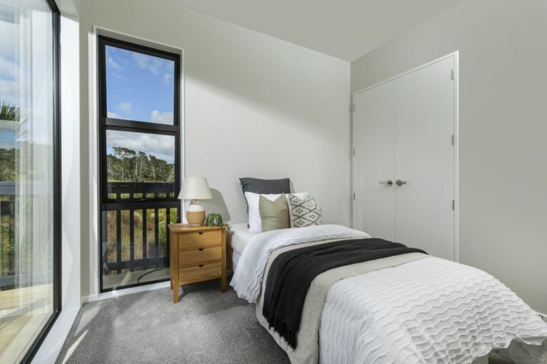 Photo of property in 36 Taiororua Avenue, Massey, Auckland, 0614