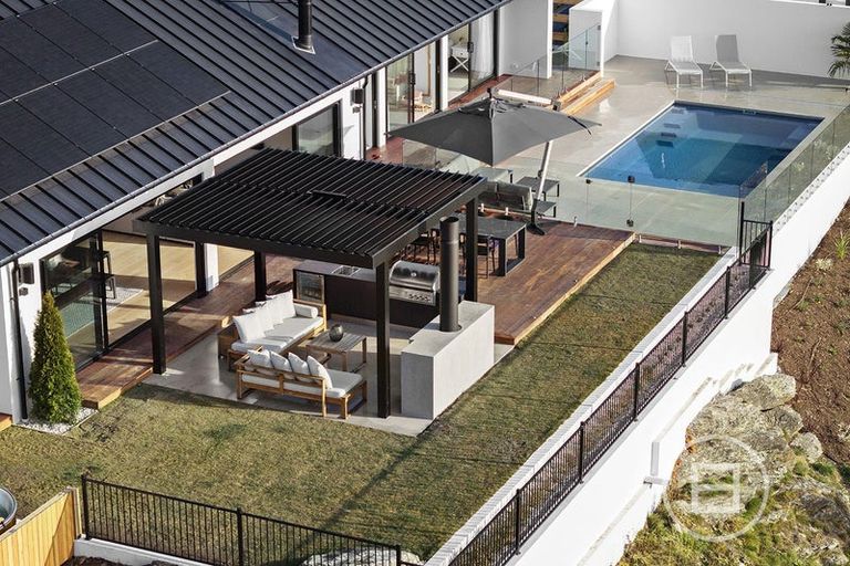 Photo of property in 5 Red Deer Rise, Kelvin Heights, Queenstown, 9300