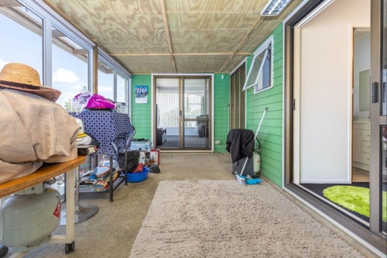 Photo of property in 11 Walden Place, Mangere East, Auckland, 2024