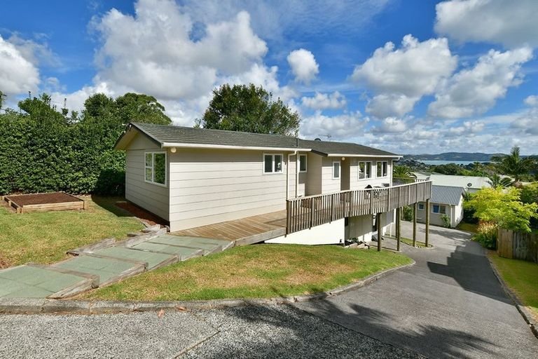 Photo of property in 214 Whangaparaoa Road, Red Beach, 0932