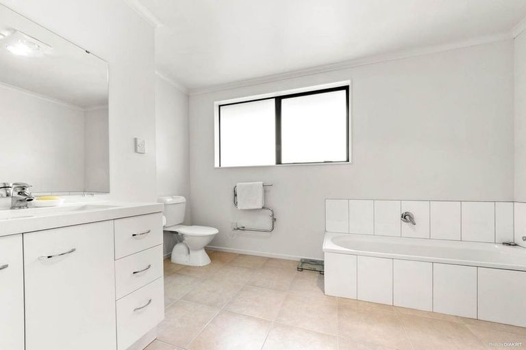 Photo of property in 55 Tiriwa Drive, Massey, Auckland, 0614