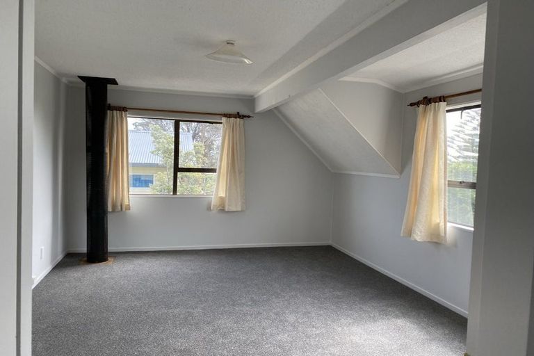 Photo of property in 10 Frances Street, Waikanae Beach, Waikanae, 5036