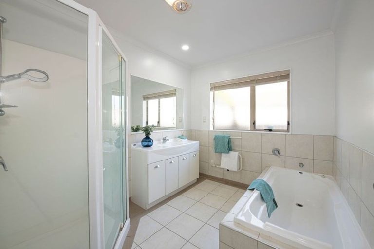 Photo of property in 4 Stornaway Drive, Flat Bush, Auckland, 2016