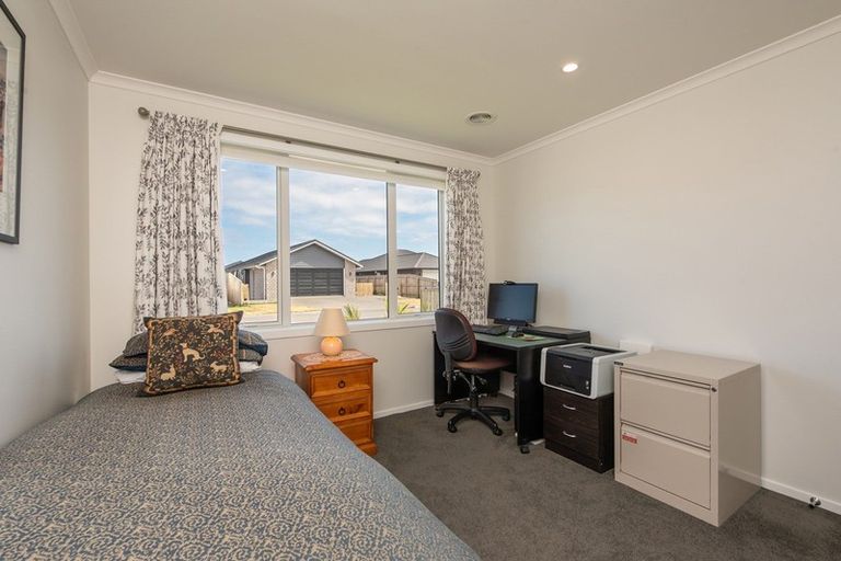 Photo of property in 15 Tapuhikura Street, Waikanae, 5036