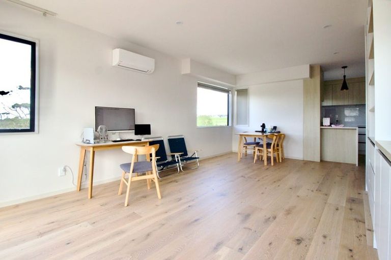 Photo of property in 15 Longshore Drive, Long Bay, Auckland, 0630