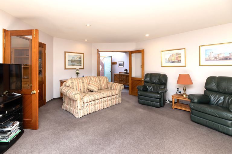 Photo of property in 22 Berkshire Drive, Avonhead, Christchurch, 8042