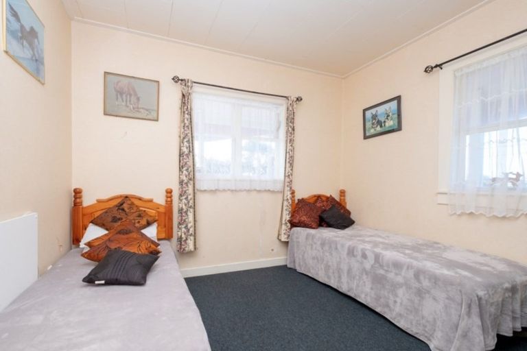 Photo of property in 1 Tauhuri Street, Manaia, 4678