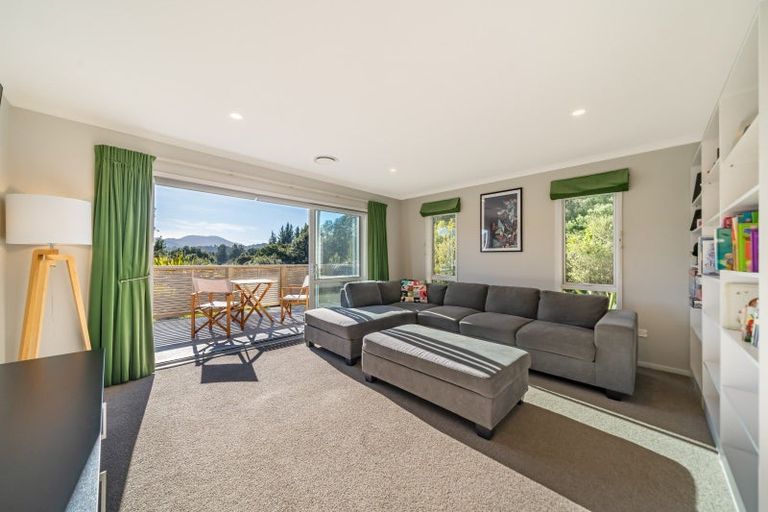Photo of property in 29 Mt Marua Drive, Timberlea, Upper Hutt, 5018
